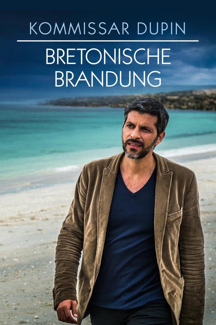 Kommissar Dupin an einem Strand in der Bretagne.