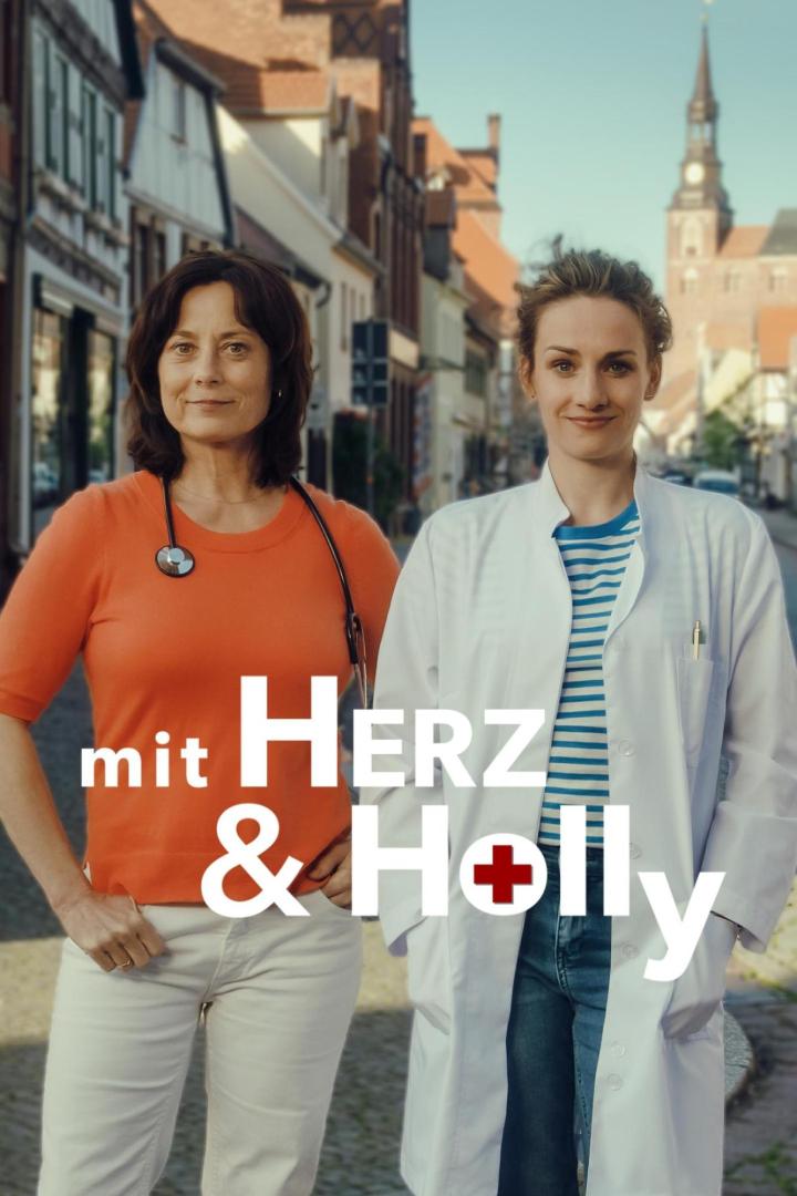 Zwei Ärztinnen stehen vor einer Stadtkulisse, beworben als „mit Herz & Holly“.