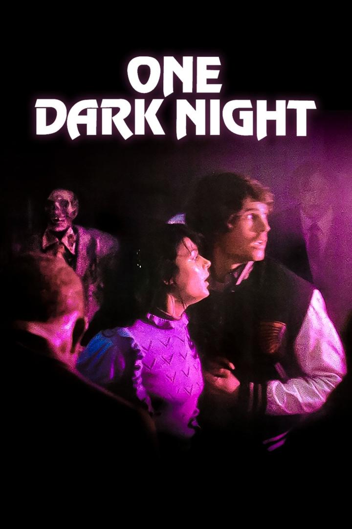 Das Filmplakat für „One Dark Night“ zeigt eine unheimliche Szene mit jungen Leuten und einer unheimlichen Gestalt.