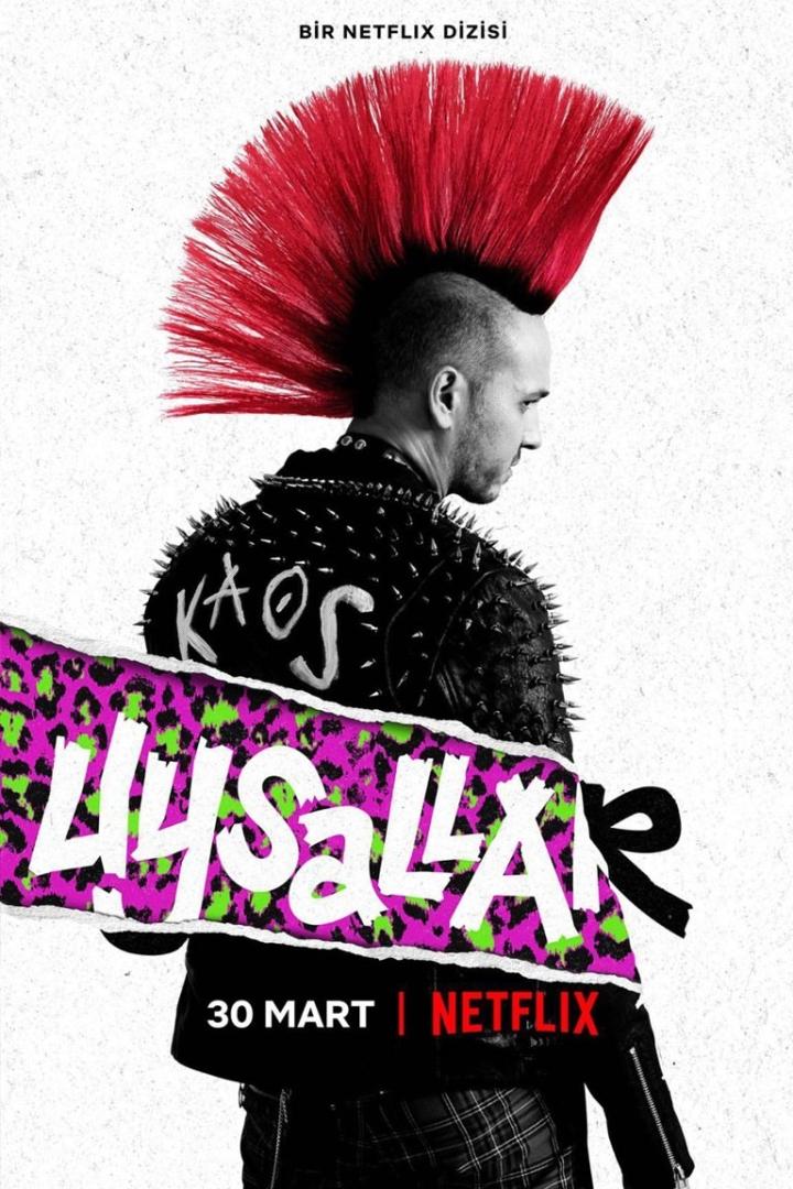 Ein Mann mit rotem Irokesenschnitt auf dem Poster für die Netflix-Serie „Uysallar“.