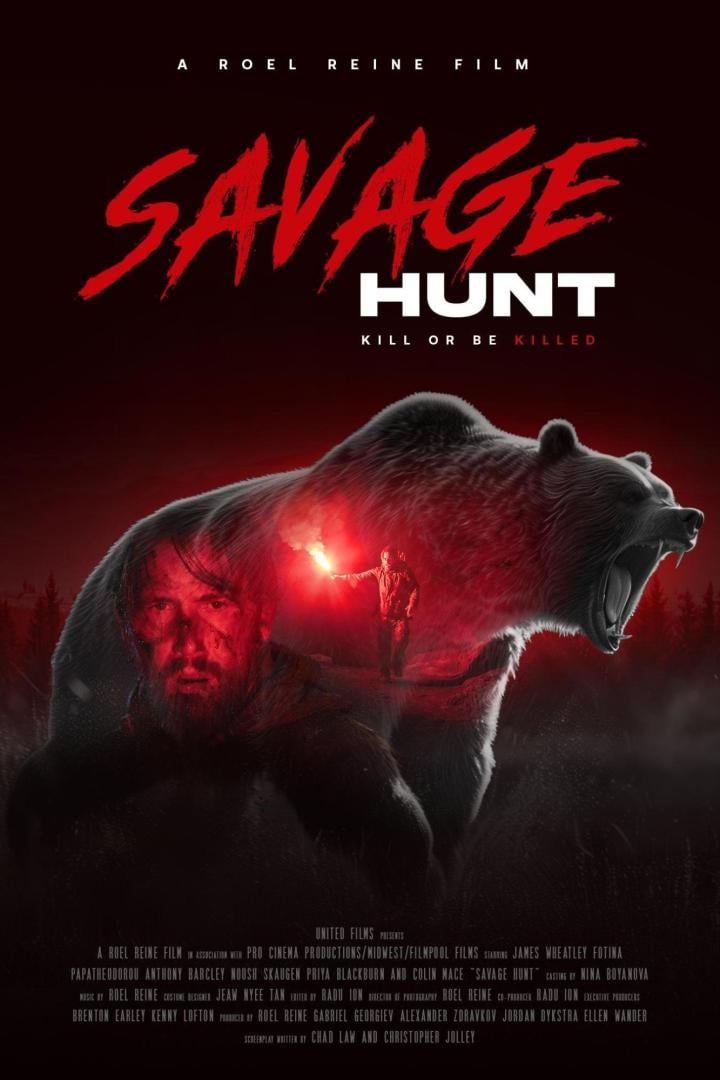 Das Filmplakat für „Savage Hunt“ zeigt einen Mann mit einer Fackel vor einem Grizzlybären.