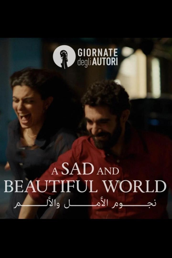 Ein Mann und eine Frau lachen auf dem Filmplakat zu „A Sad and Beautiful World“.