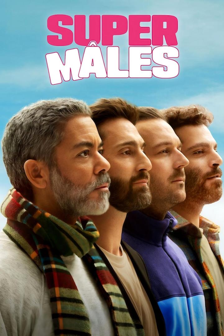 Das Filmplakat von „Super Males“ zeigt vier Männer vor blauem Himmel.