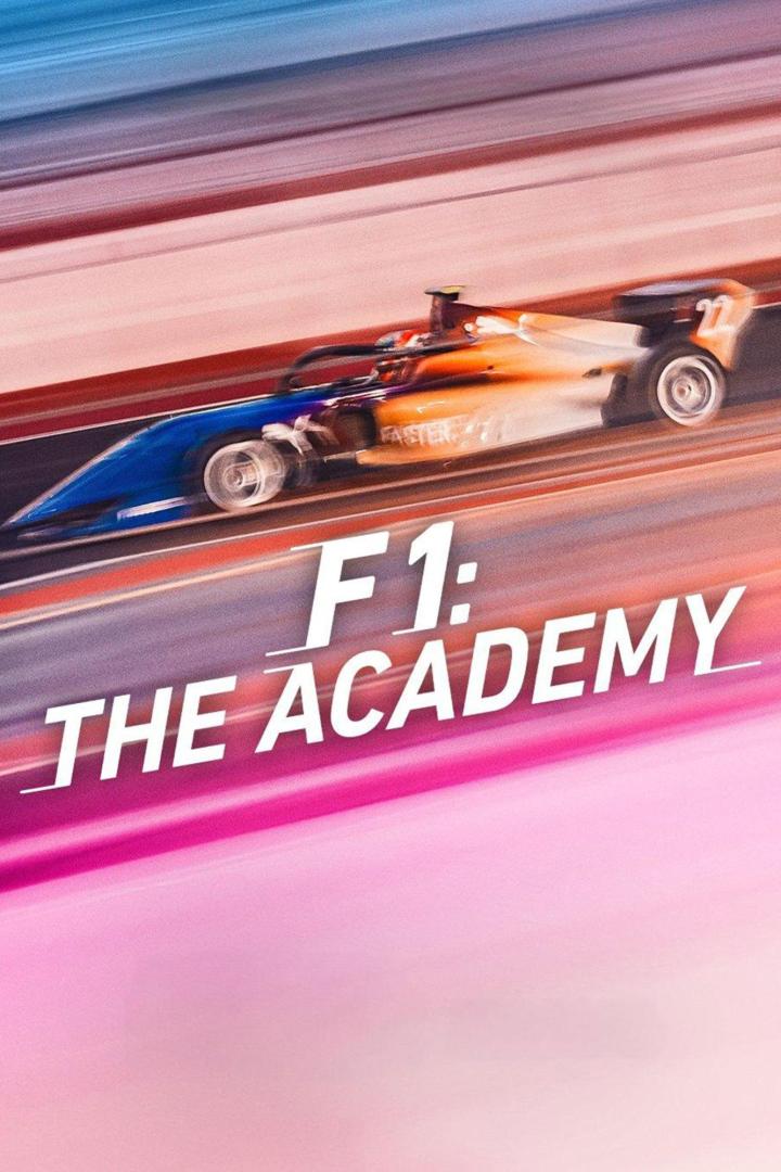 Ein Formel-1-Rennwagen rast auf der Strecke, im Vordergrund der Titel „F1: The Academy“.
