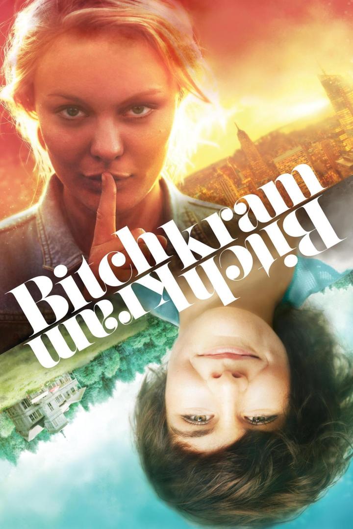 Das Filmplakat für „Bitchkram“ zeigt zwei Frauen, eine vor einer Stadtkulisse, die andere vor einem Haus auf dem Land.