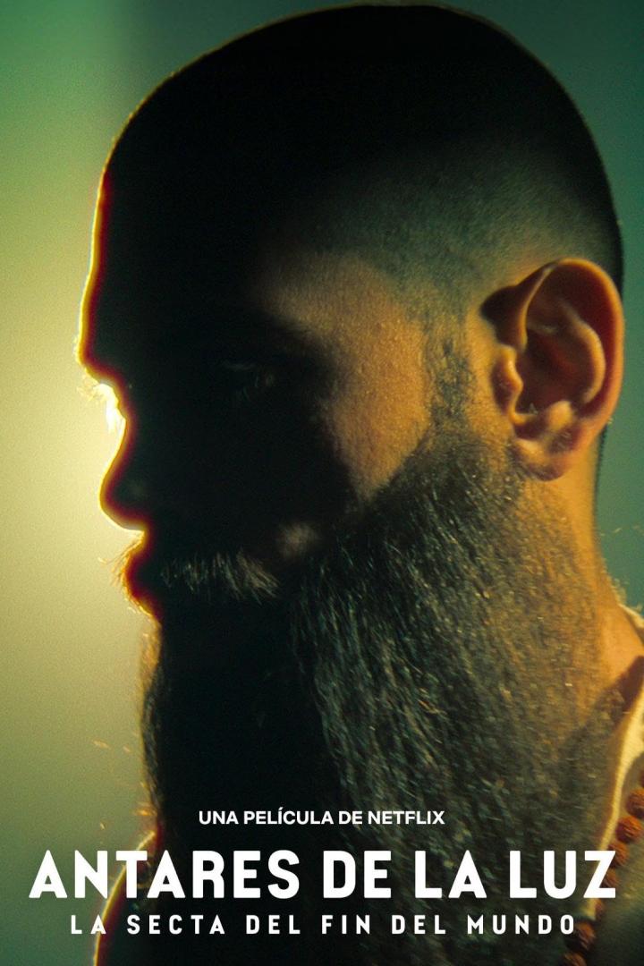 Das Filmplakat für „Antares de la Luz: La Secta del Fin del Mundo“ zeigt einen Mann mit Bart im Profil.