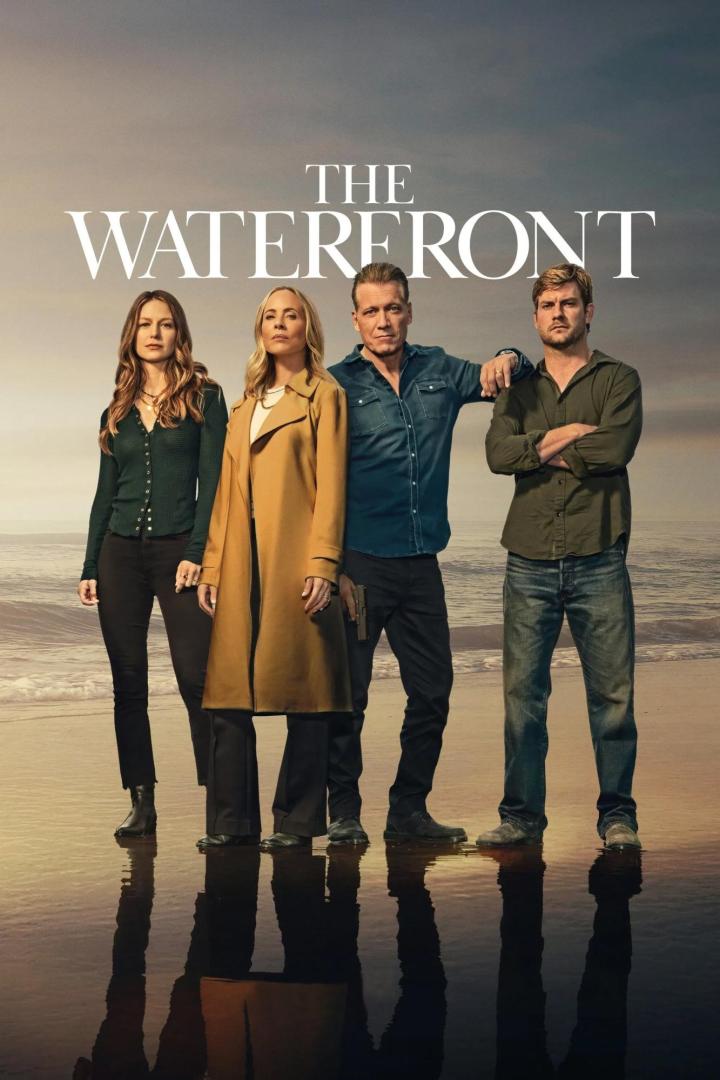 Das Filmplakat für „The Waterfront“ zeigt vier Personen am Strand.