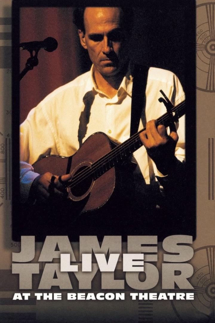 James Taylor spielt live im Beacon Theatre Gitarre.