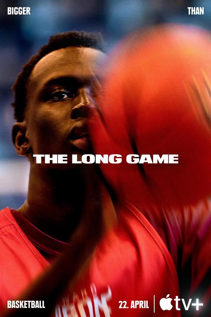Ein Basketballspieler mit einem Ball im Gesicht, im Hintergrund der Titel „The Long Game“.