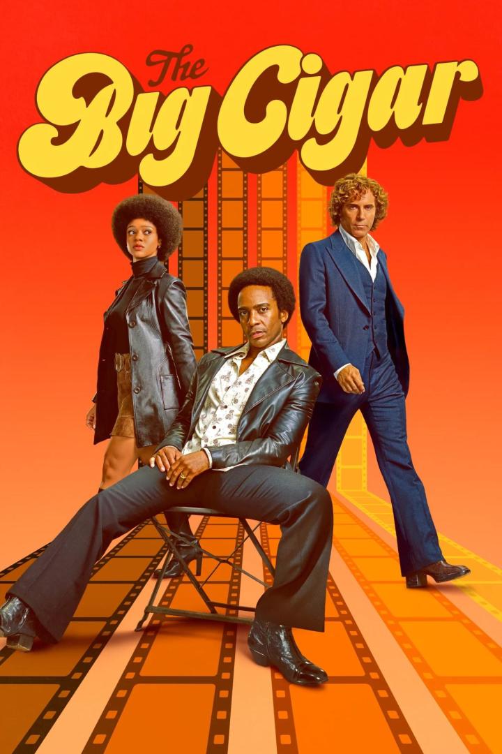 Das Filmplakat für „The Big Cigar“ zeigt drei Personen in 1970er-Jahre-Kleidung vor einem orangefarbenen Hintergrund.