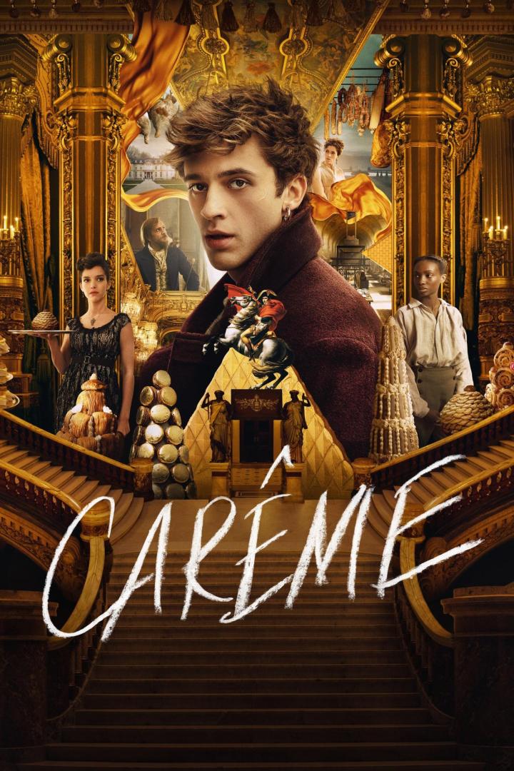 Das Filmplakat für „Carême“ zeigt einen jungen Mann vor einer opulenten Treppe und kunstvollen Speisen.