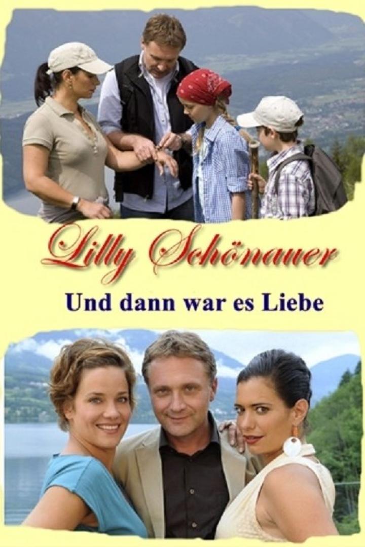 Das Filmplakat für „Lilly Schönauer – Und dann war es Liebe“ zeigt eine Familie in den Bergen und drei Schauspieler.