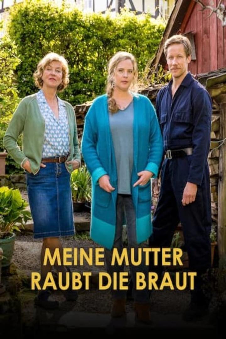 Drei Schauspieler vor dem Hintergrund des Films „Meine Mutter raubt die Braut“.