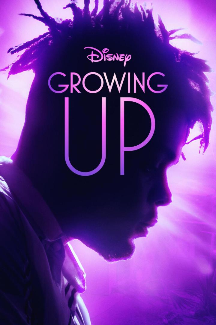 Das Poster für „Growing Up“ von Disney zeigt das Profil eines jungen Mannes in violettem Licht.