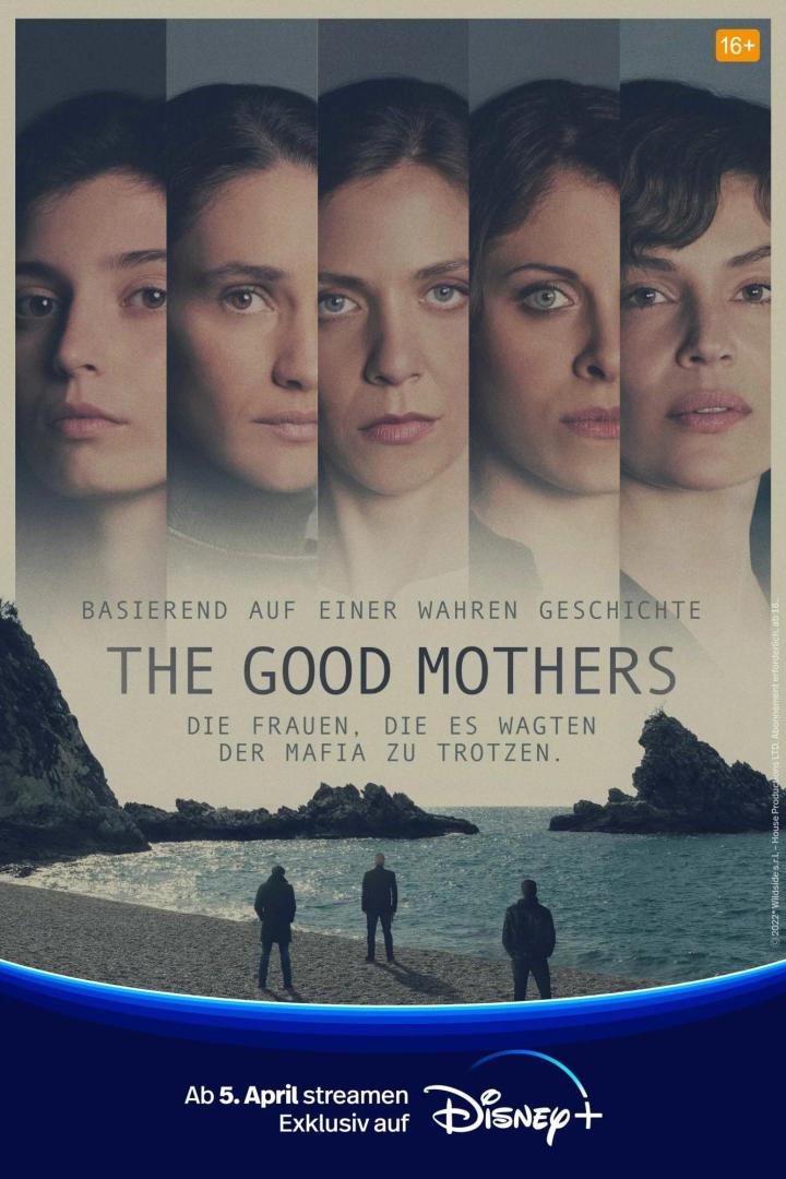 Das Filmplakat für „The Good Mothers“ zeigt fünf Frauen vor einer Küstenlandschaft.