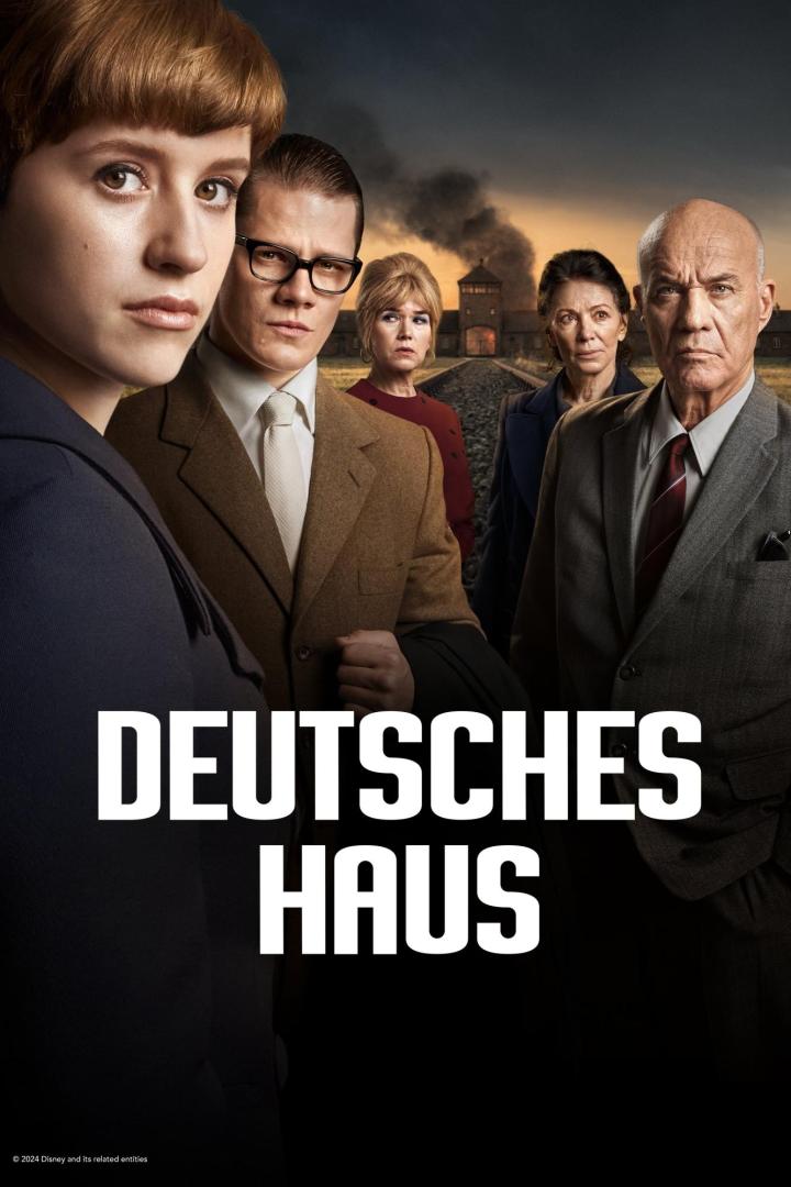 Das Filmplakat für „Deutsches Haus“ zeigt fünf Personen vor dem Hintergrund von Auschwitz.
