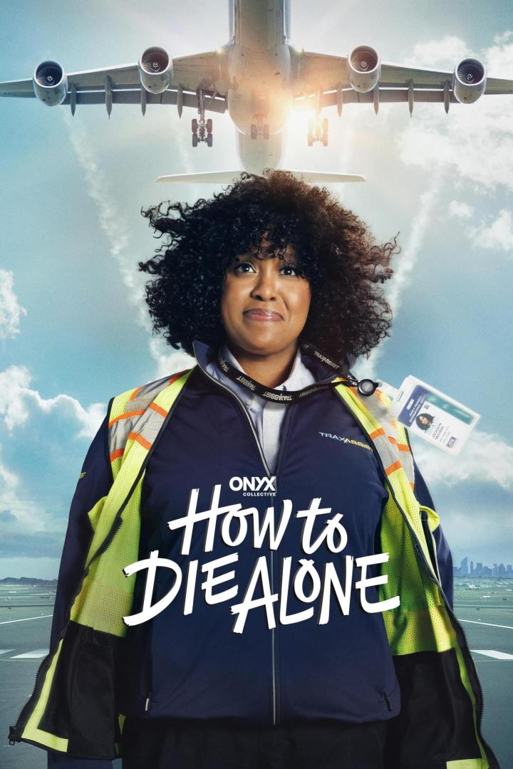 Das Filmplakat zu „How to Die Alone“ zeigt eine Flughafenangestellte vor einem landenden Flugzeug.