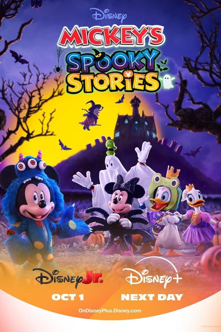Das Werbeplakat für „Micky Maus: Spukgeschichten“ mit Micky, Minnie, Donald und Daisy in Halloween-Kostümen.