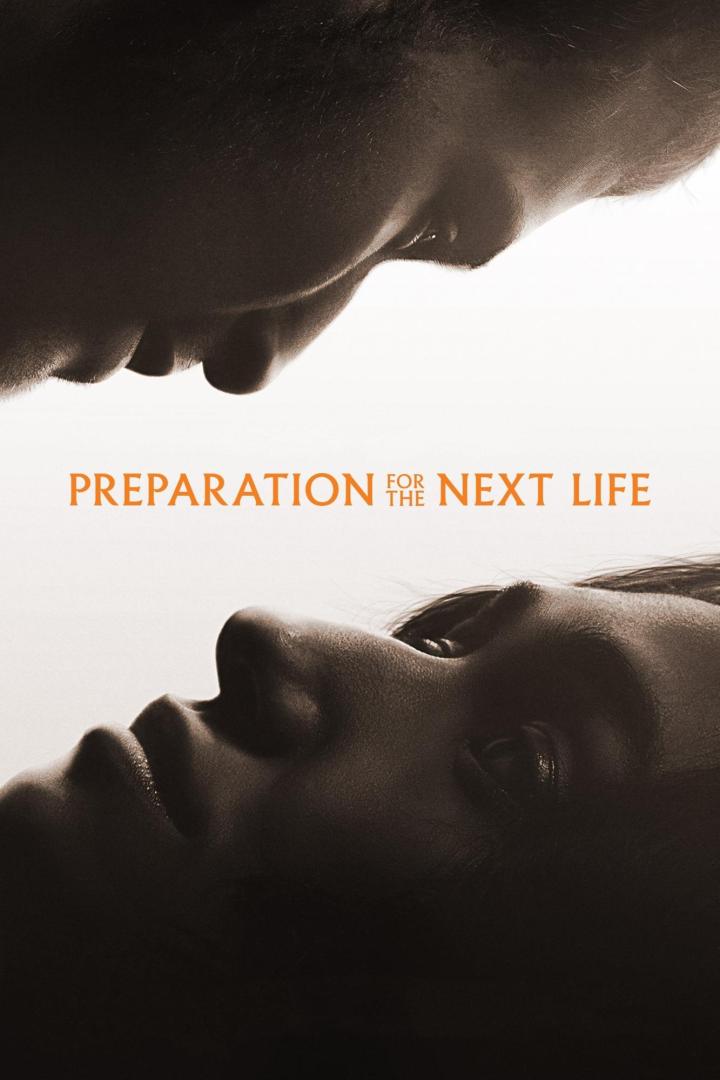 Das Filmplakat für „Preparation for the Next Life“ zeigt zwei sich nahestehende Gesichter.