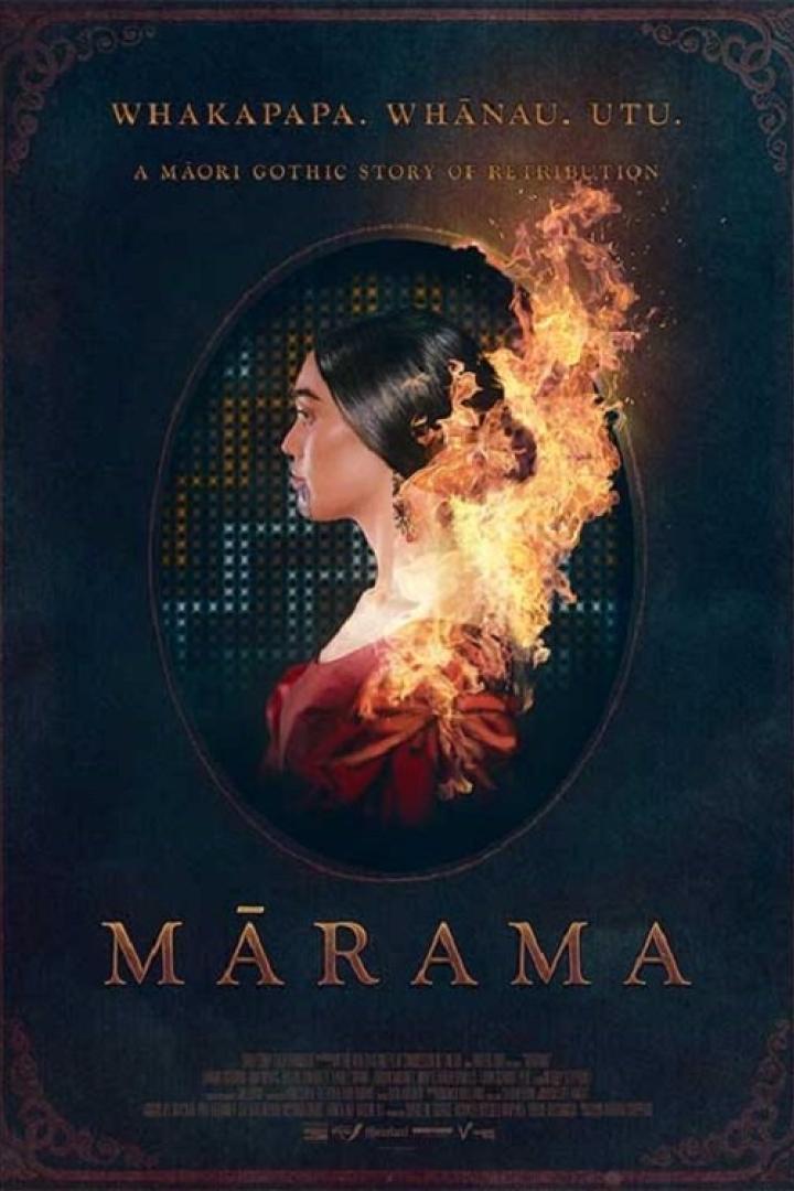 Das Filmplakat für „Mārama“ zeigt eine Frau, deren Kopf und Schulter in Flammen stehen.