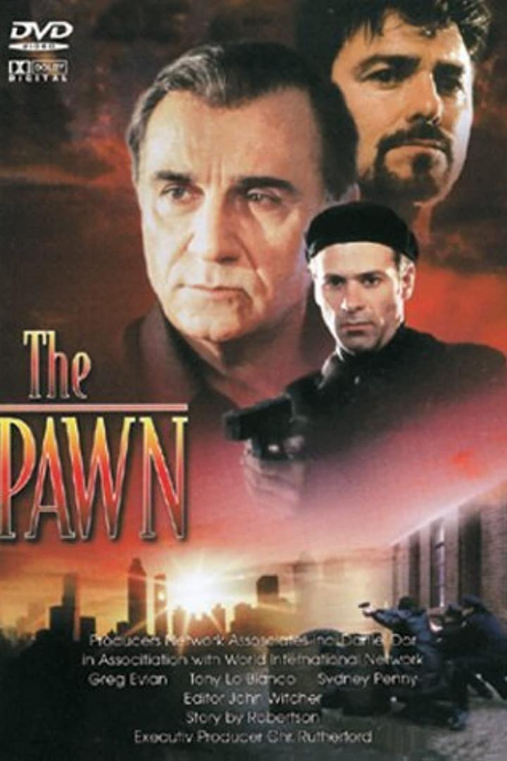 Das DVD-Cover des Films „The Pawn“ zeigt vier Männer und eine stilisierte Stadtansicht.