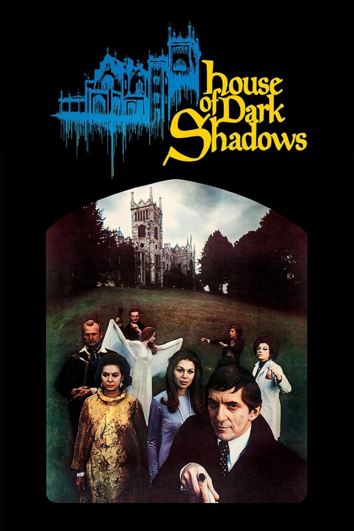 Das Filmplakat für „House of Dark Shadows“ zeigt eine Gruppe von Personen vor einem Herrenhaus.