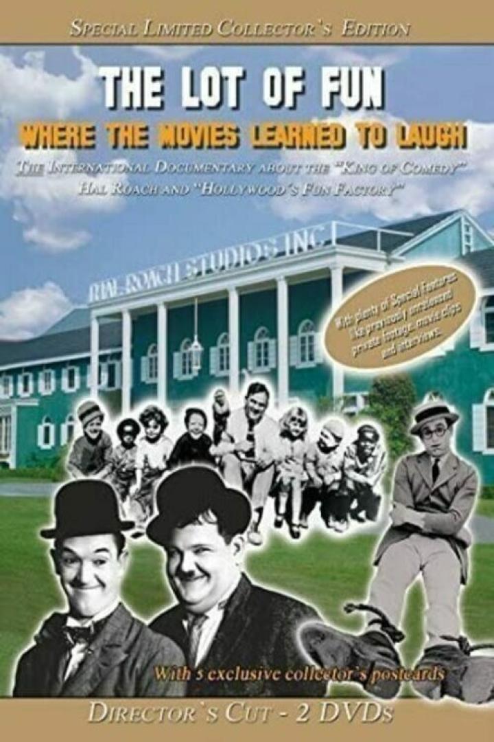 Das Cover der DVD „The Lot of Fun“ mit Laurel und Hardy vor den Hal Roach Studios.