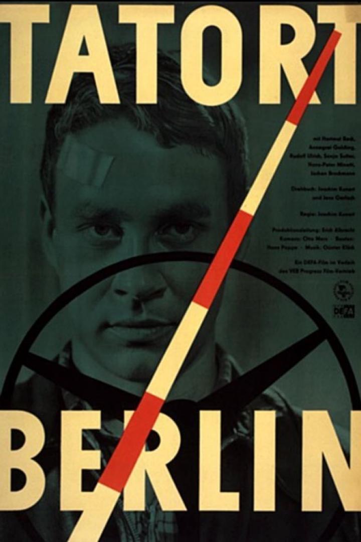 Das Filmplakat für „Tatort Berlin“ zeigt einen jungen Mann mit einem Pflaster auf der Stirn.