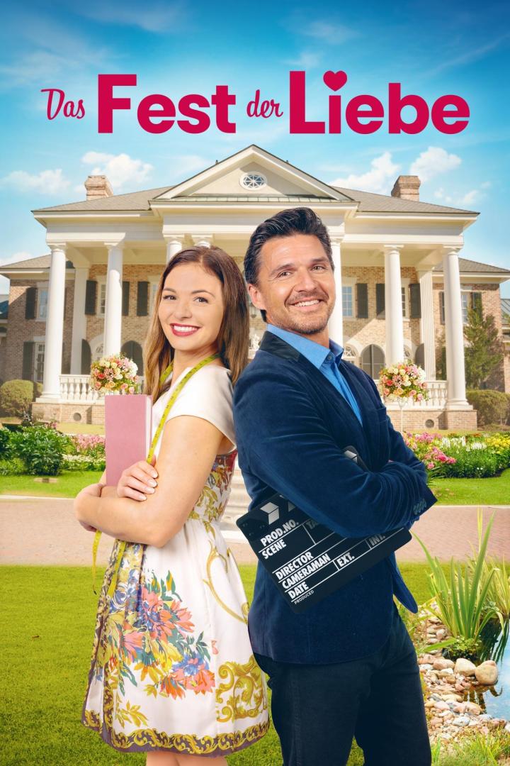 Ein Mann und eine Frau stehen vor einem Herrenhaus für den Film „Das Fest der Liebe“.