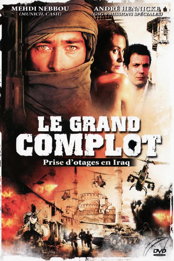 Das Filmplakat für „Le Grand Complot“ zeigt Mehdi Nebbou und André Hennicke vor einer Kriegsszene im Irak.