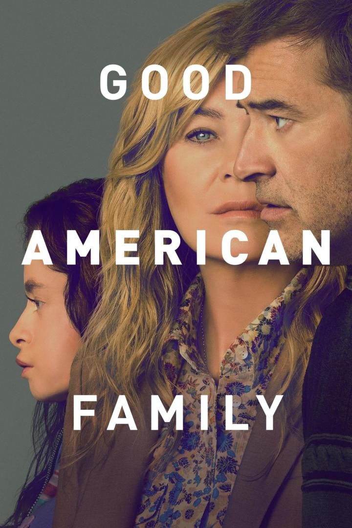 Das Filmplakat für „Good American Family“ zeigt die Gesichter einer Familie.