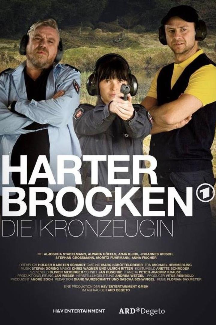 Das Filmplakat zu „Harter Brocken: Die Kronzeugin“ zeigt drei Polizisten, einer zielt mit einer Pistole.