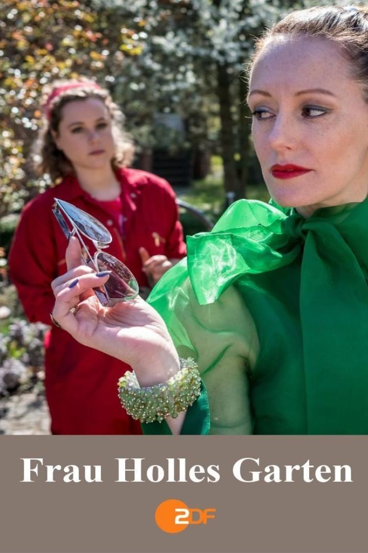 Zwei Frauen in Kostümen, möglicherweise eine Szene aus „Frau Holles Garten“.