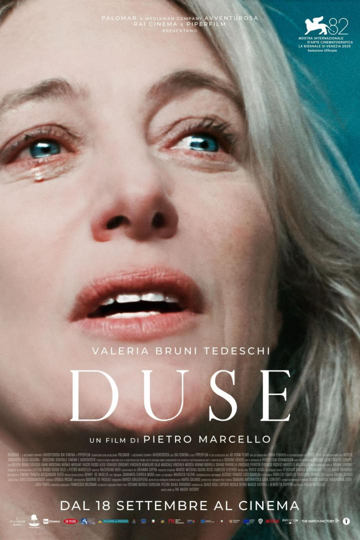Das Filmplakat zu „Duse“ zeigt Valeria Bruni Tedeschi mit Tränen in den Augen.