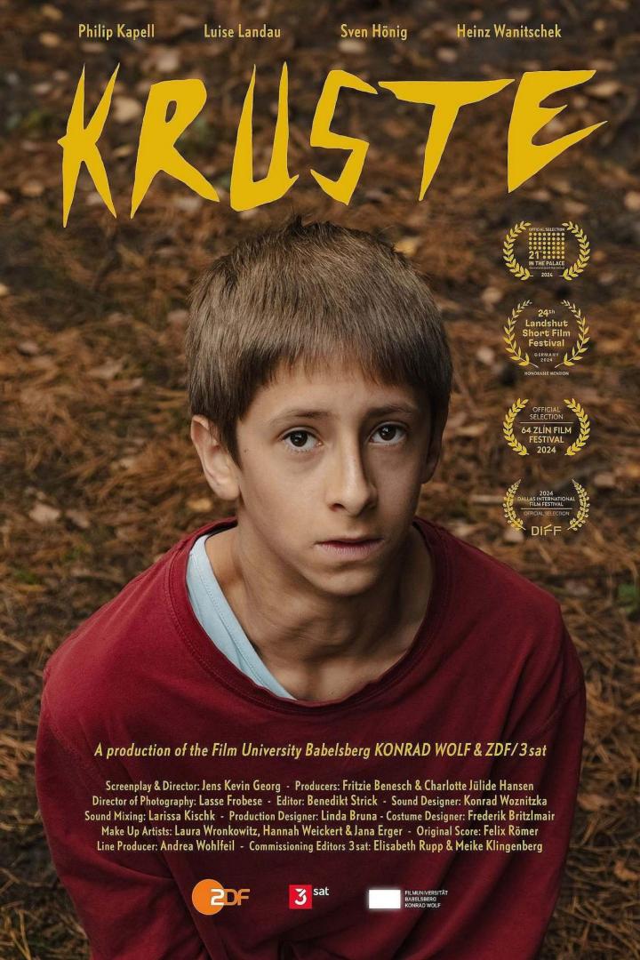 Das Filmplakat für „Kruste“ zeigt das Porträt eines jungen Mannes.