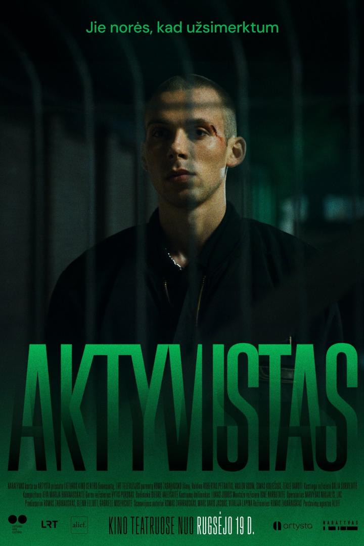 Das Filmplakat für „Aktivistas“ zeigt einen jungen Mann mit einer Wunde im Gesicht.