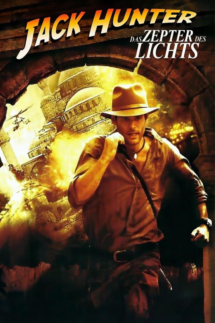 Das Filmplakat für „Jack Hunter und das Zepter des Lichts“ zeigt den Protagonisten vor einem Tempel.