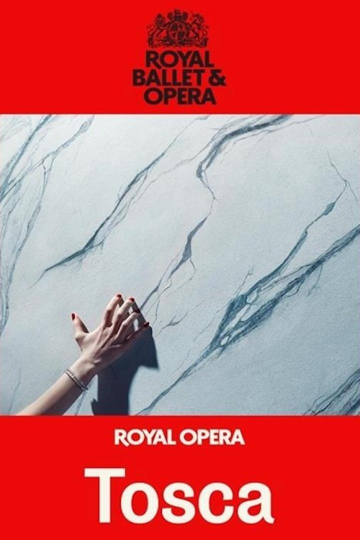 Werbeplakat für „Tosca“ der Royal Opera mit einer Hand vor einer Marmorwand.
