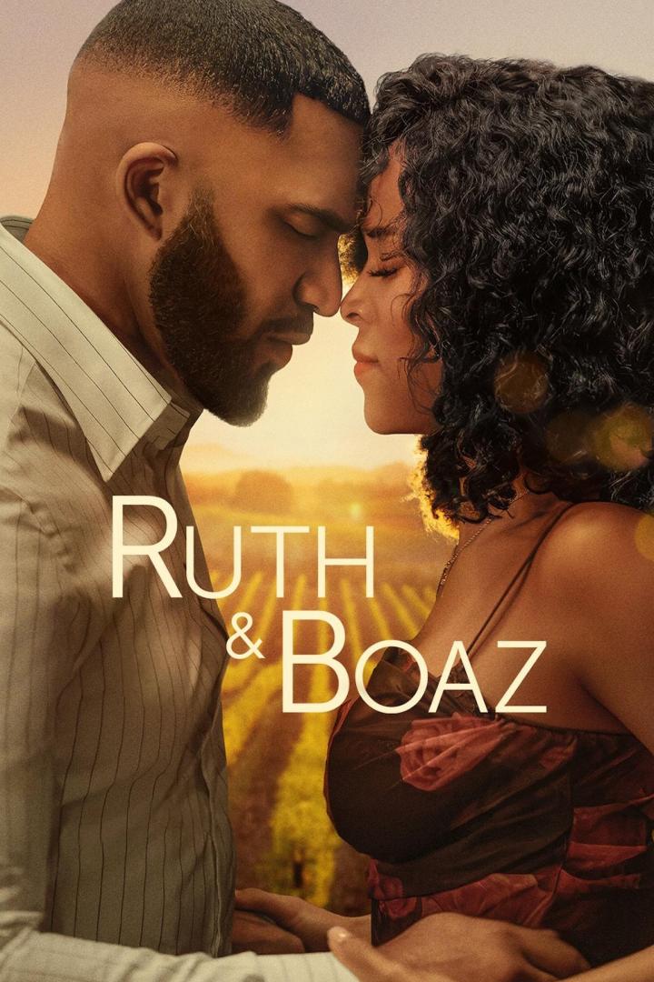 Das Filmplakat für „Ruth & Boaz“ zeigt ein Paar, das sich liebevoll gegenübersteht.