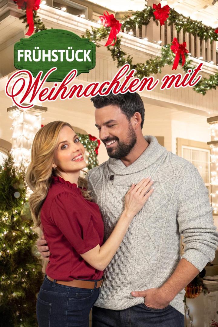 Ein Paar umarmt sich vor einem weihnachtlich geschmückten Haus, beworben als „Frühstück Weihnachten mit“.