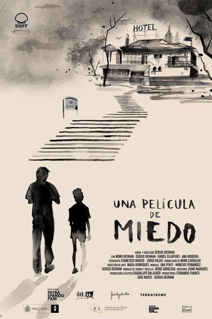 Das Filmplakat für „Una Película de Miedo“ zeigt ein unheimliches Hotel und zwei Personen.