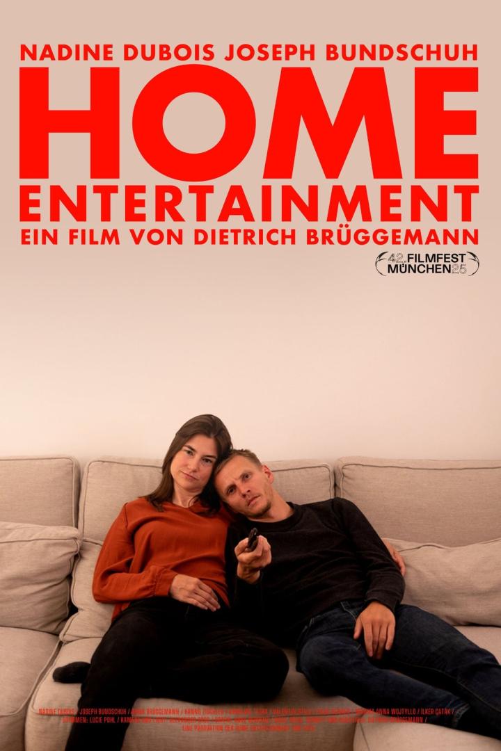 Das Filmplakat für „Home Entertainment“ mit Nadine Dubois und Joseph Bundschuh.