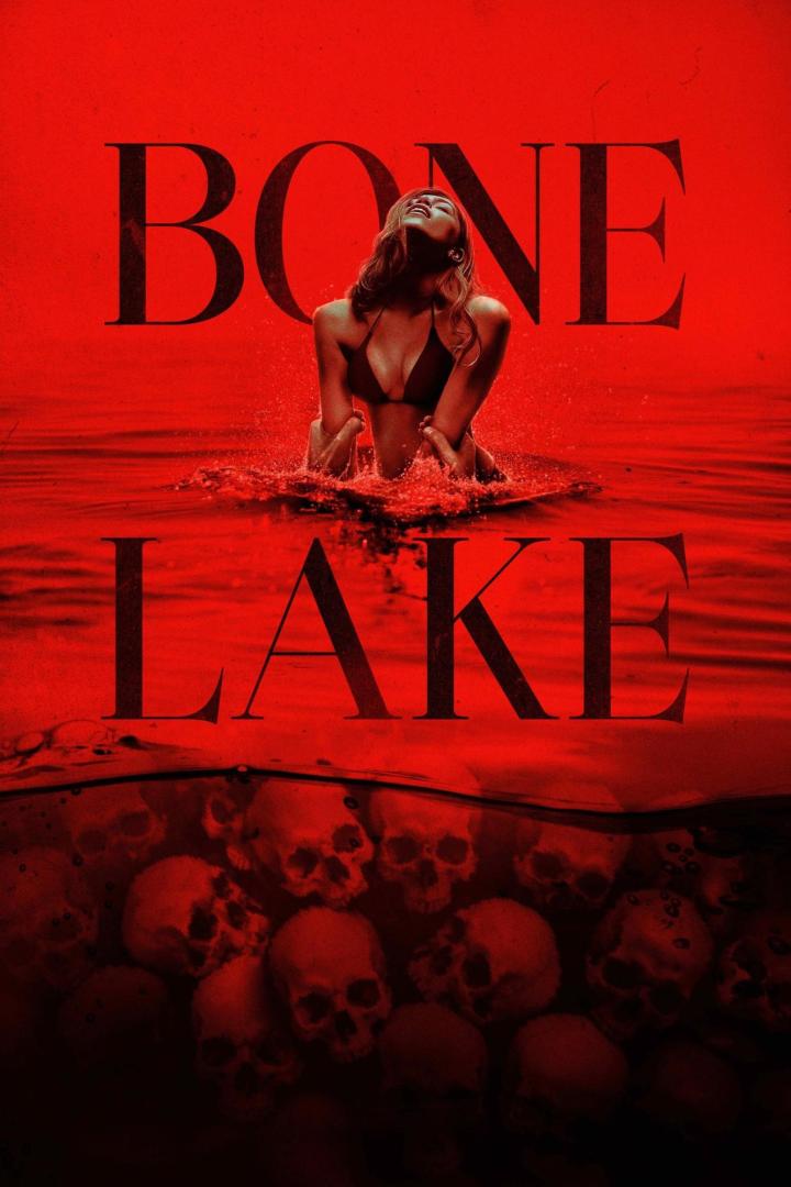 Eine Frau steht in einem See, dessen Grund mit Schädeln bedeckt ist; Filmposter „Bone Lake“.