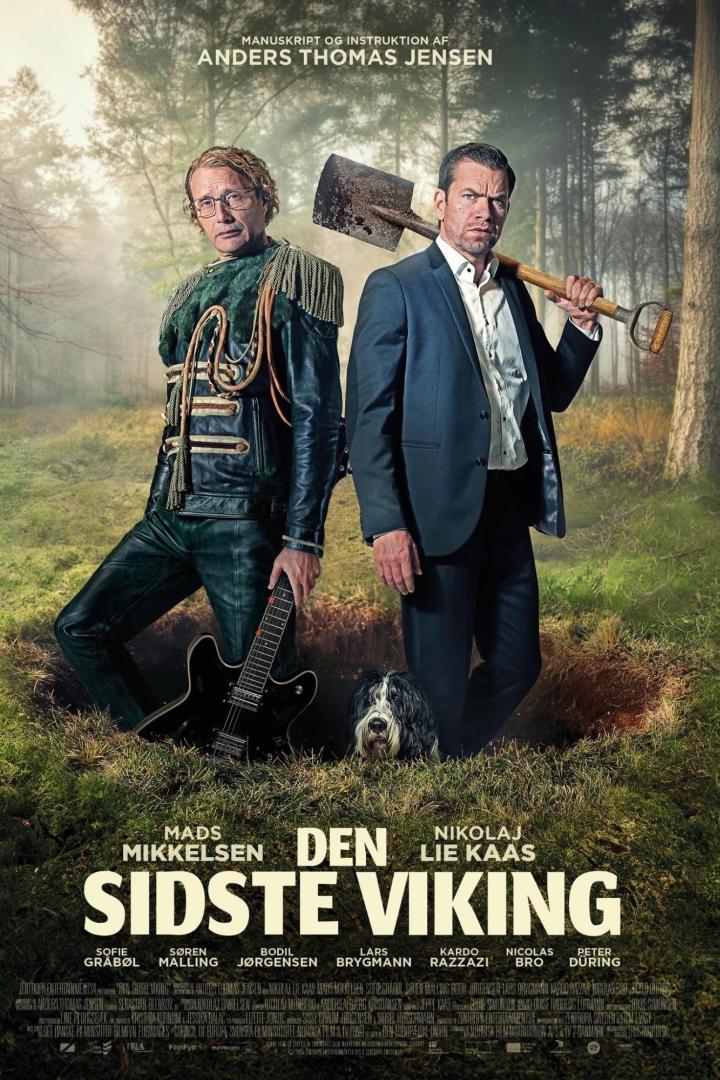 Filmplakat zeigt im Wald stehenden Mads Mikkelsen.