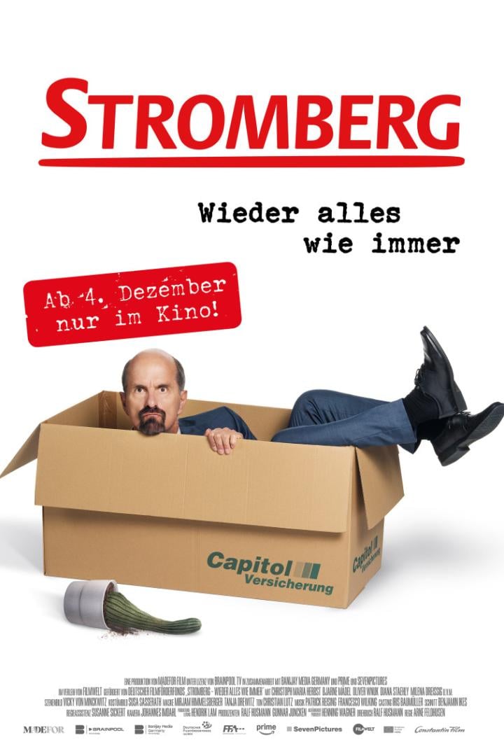 Christoph Maria Herbst liegt as Stromberg in einem großen Karton