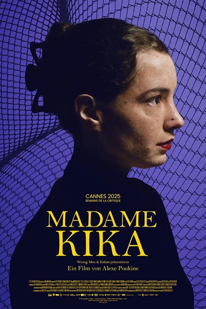 Frau auf Filmplakat, deren rechtes Profil in Licht getaucht ist