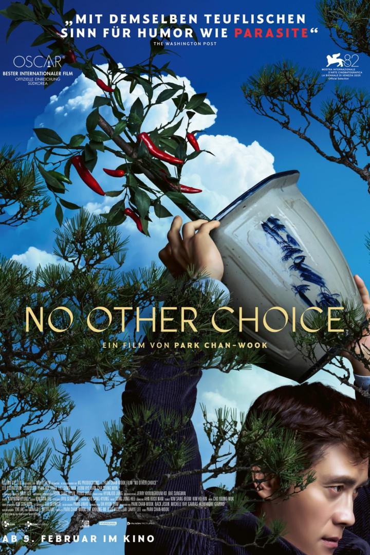 Mann hebt auf Filmplakat Blumentopf zum Werfen über den Kopf