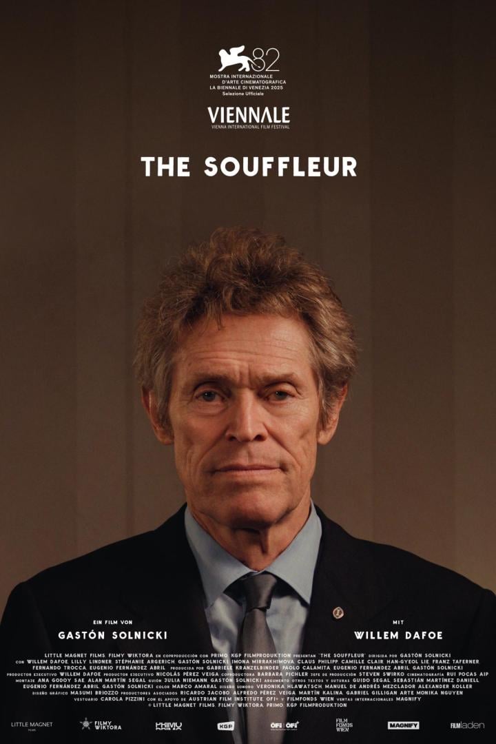Willem Dafoe blickt und auf Filmplakat entgegen