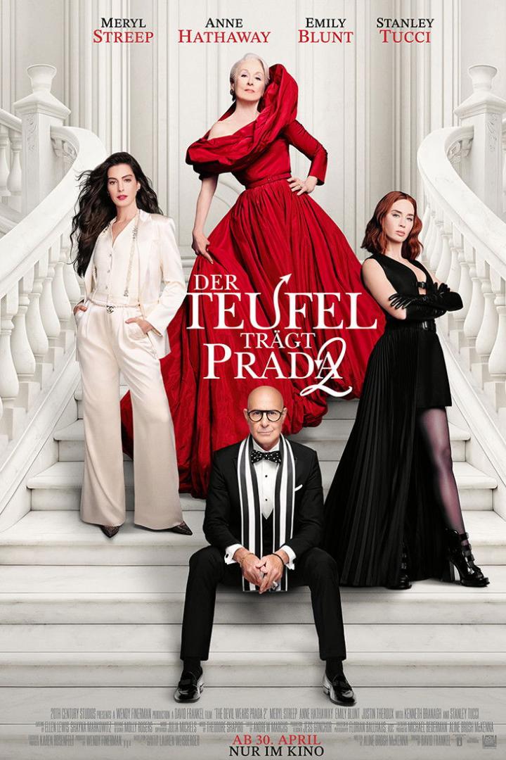 Vier Hautpdarsteller auf dem Filmplakat auf einer Treppe versammelt