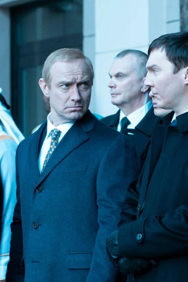 Jude Law als Putin und Paul Dano als sein Coach